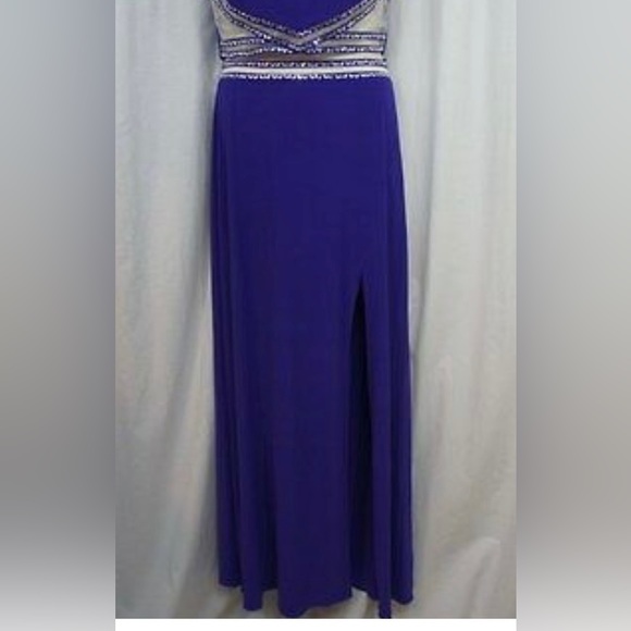 Juniorโs Two Piece Formal Dress Size 1 - Picture 6 of 12